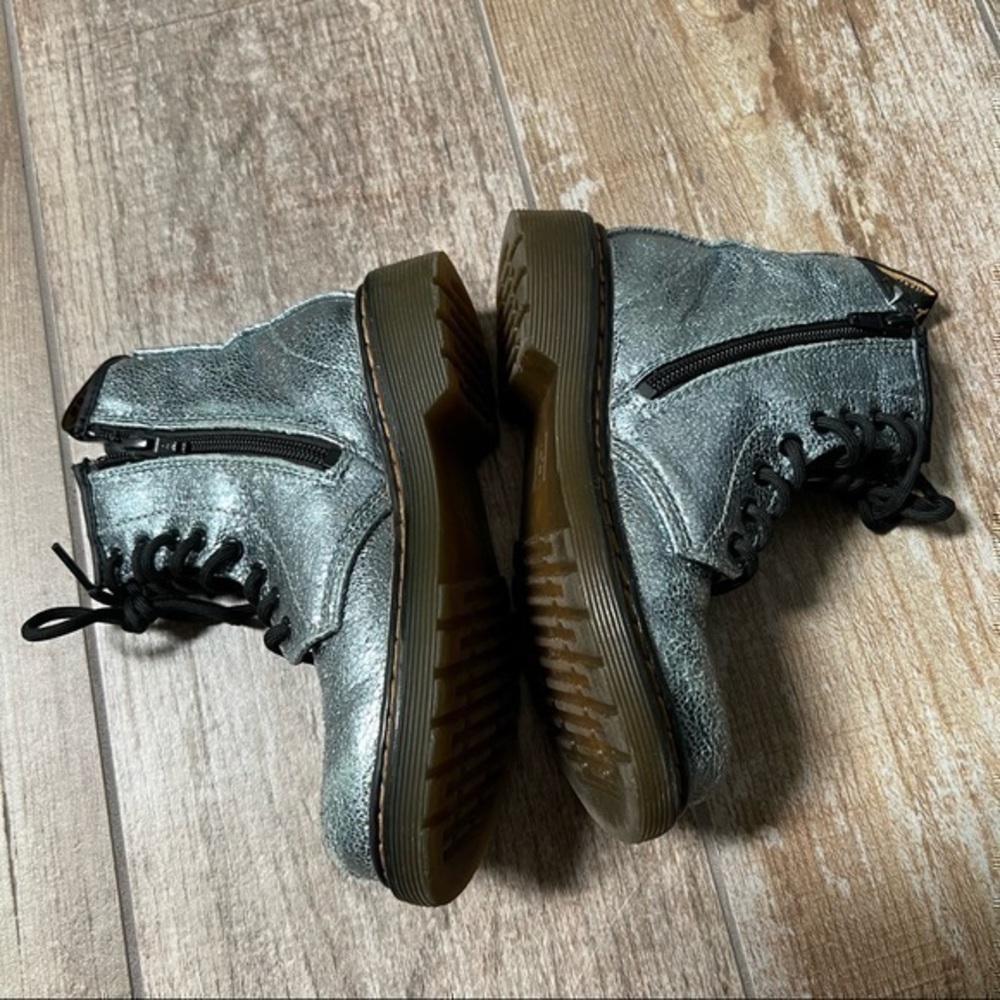 Dr. Martens | Delaney Lamper Foil Combat Boots - Picture 4 of 10